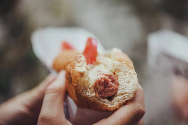 Hotdog In A Hand — Stock Photo, Image