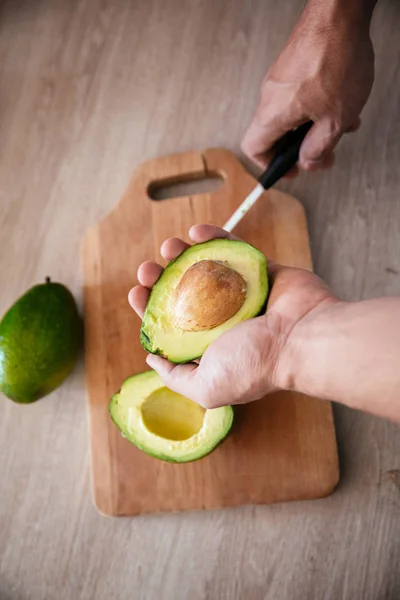 Смачним свіжим авокадо — стокове фото