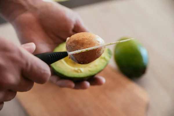 Смачним свіжим авокадо — стокове фото