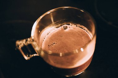 Bir fincan sade kahve.