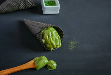 Matcha çay ve muzlu dondurma
