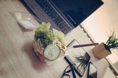 Öğle yemeği zamanı Office