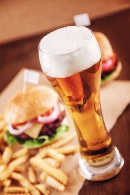 Bira ve bir Burger