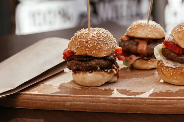 Três Mini Burgers Sliders — Fotografia de Stock