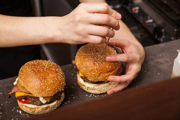 Burger z bliska — Zdjęcie stockowe