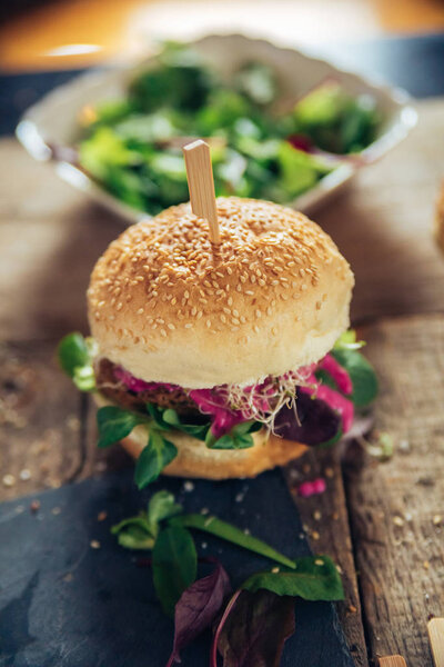 Veggie Burger Being Made — Stock Photo, Image
