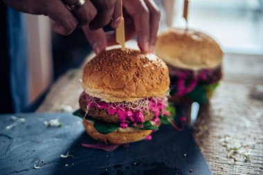 Varlık-den yapılmış sebze Burger