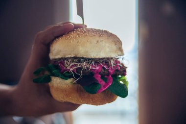 Varlık-den yapılmış sebze Burger