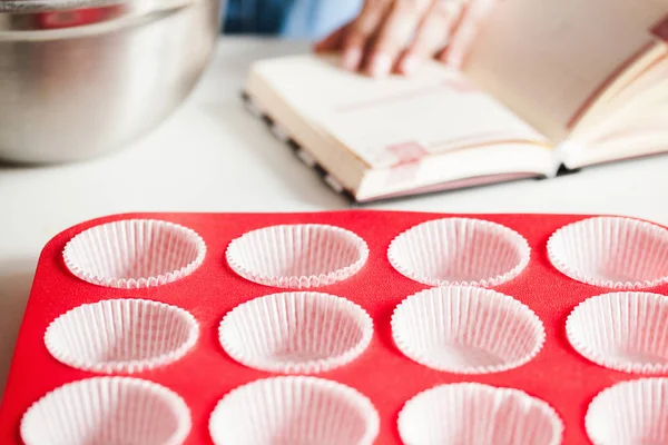 Tilberedte muffins bakke - Stock-foto