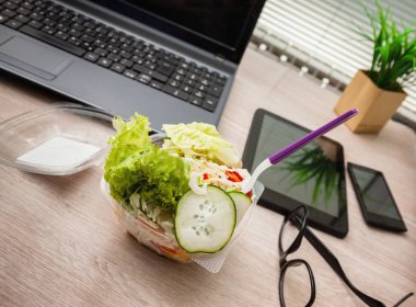 Öğle yemeği zamanı Office