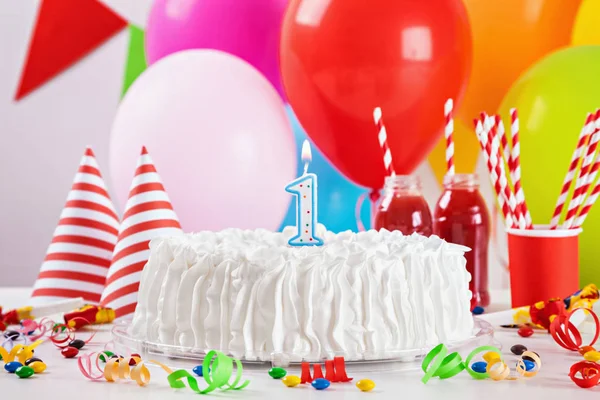 Doğum günü pastası ve dekorasyon