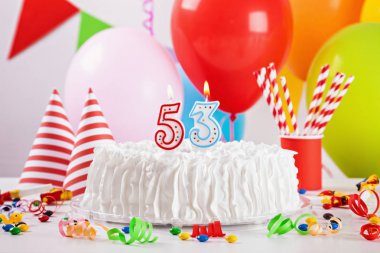 Doğum günü pastası ve dekorasyon