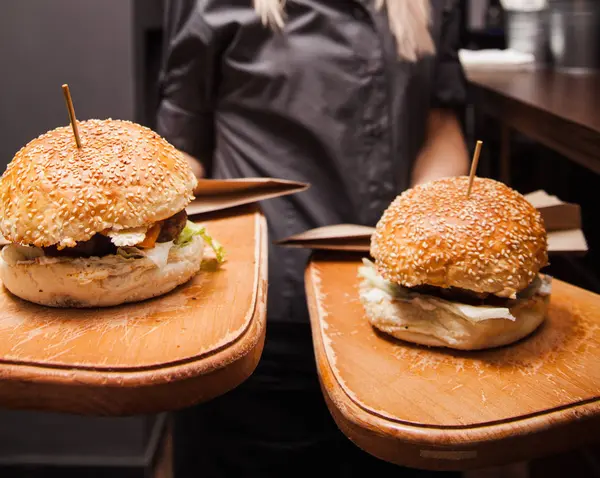 Primer plano Hamburguesas con queso —  Fotos de Stock