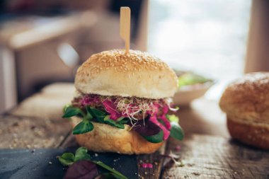 Varlık-den yapılmış sebze Burger