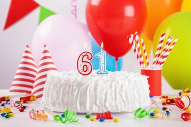 Doğum günü pastası ve dekorasyon