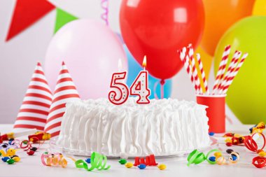 Doğum günü pastası ve dekorasyon