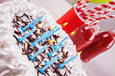 Mumlu doğum günü pastası
