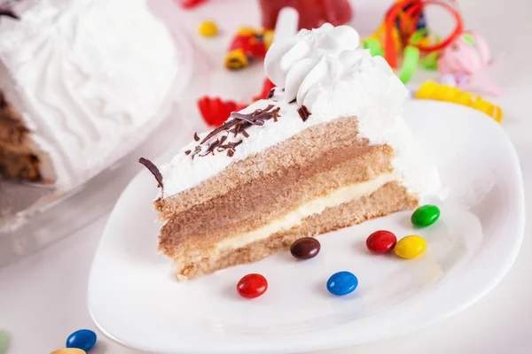 Segment van de cake van de kindverjaardag — Stockfoto