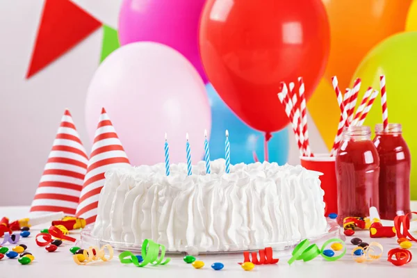 Birthday Cake And Decoration — Stock Photo, Image
