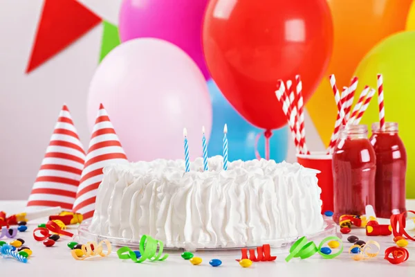 Doğum günü pastası ve dekorasyon