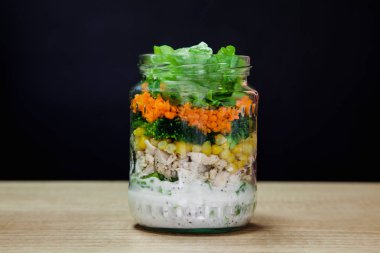 Lezzetli kavanoz salata