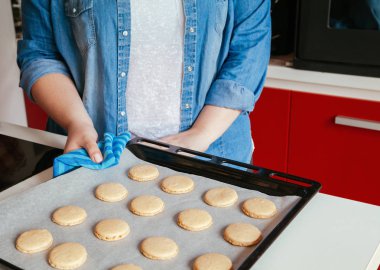 Kadın yapma Macarons
