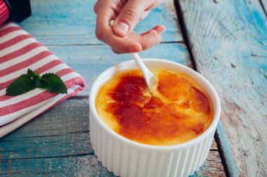 Creme Brulee mavi oyun tahtası