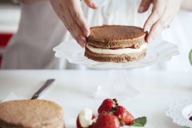 Kadın çıplak kek yapmak