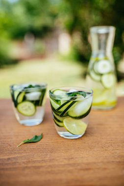 İnfüzyon Detoks su salatalık ile