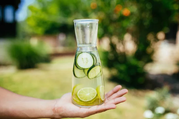 Infunderas detox vatten med gurka — Stockfoto