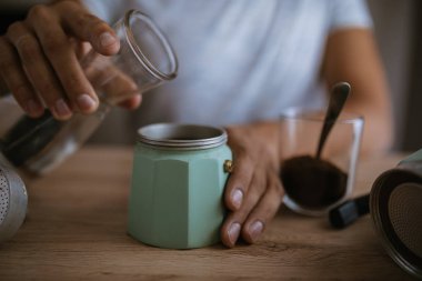 Moka pot kahve hazırlama