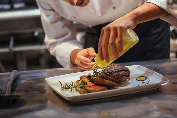 Chef In Restaurant — Stock Photo, Image