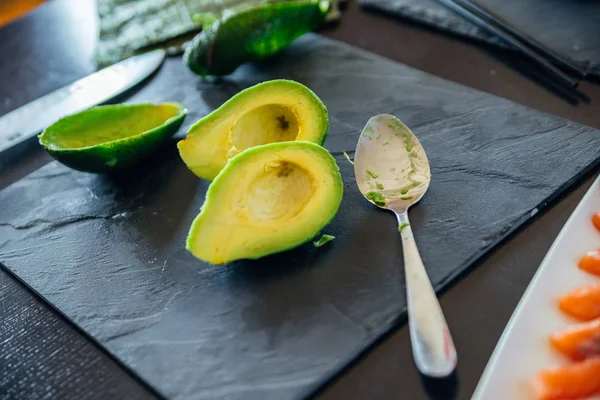 Avocado Sedang Disiapkan — Stok Foto