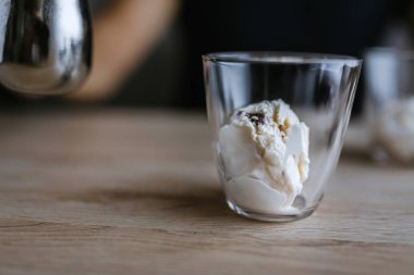 Cam ile dondurma hazır Affogato kahve için