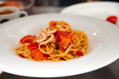 sebze ile lezzetli makarna