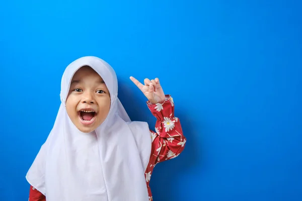 Retrato Joven Chica Musulmana Asiática Parecía Feliz Pensando Mirando Hacia —  Fotos de Stock