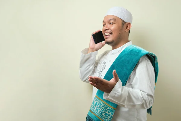 Homme Musulman Asiatique Semble Heureux Lorsqu Reçoit Appel Son Frère — Photo