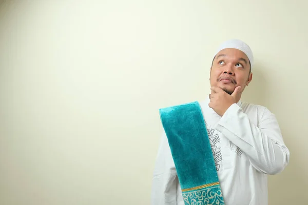 Retrato Jovem Homem Muçulmano Asiático Parecia Feliz Pensando Olhando Para — Fotografia de Stock