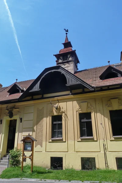 Détail d'un bâtiment typique près du château Konopiste, République tchèque — Photo