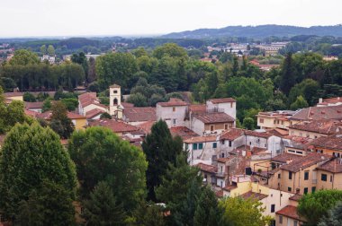 Lucca, Toskana, İtalya'nın Guinigi kuleden havadan görünümü