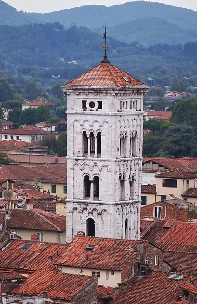 A légi felvétel a a Clock Tower, Lucca, Toszkána, Olaszország — Stock Fotó