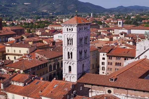 Vista aérea desde la Torre del Reloj de Lucca, Toscana, Italia Fotos de stock libres de derechos