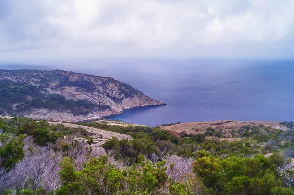 Luchtfoto van Cala Maestra, Montecristo eiland, Toscane, Italië — Stockfoto