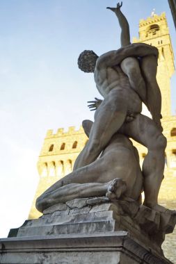 Loggia dei Lanzi, Florence, Signoria Meydanı Giambologna Sabinlerin heykelini tecavüz