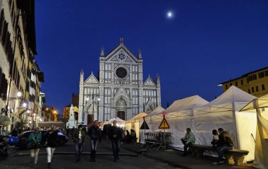 Gece, Floransa Santa croce Meydanı