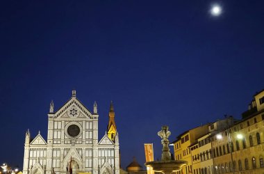 Gece, Floransa Santa croce Meydanı