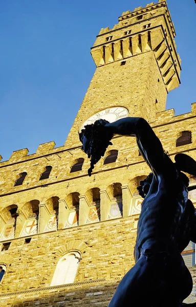 Perseus med huvudet av Medusa i Loggia dei Lanzi, Signoria square, Florens — Stockfoto