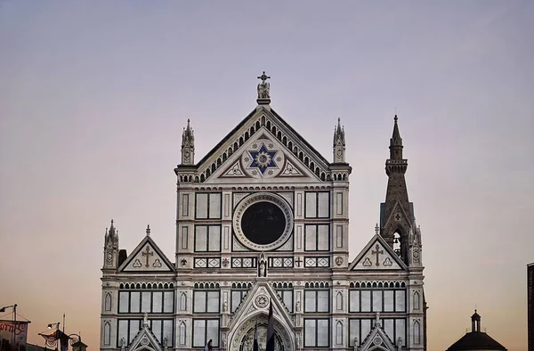 圣十字大教堂、 佛罗伦萨立面 — 图库照片