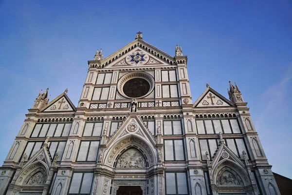 圣十字大教堂、 佛罗伦萨立面 — 图库照片