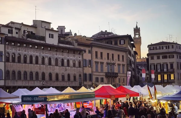 Trh na náměstí Santa Croce, Florencie — Stock fotografie